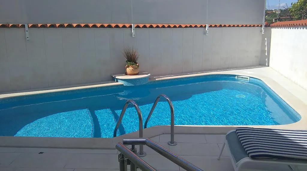 Holiday Pool House Pula 0*,